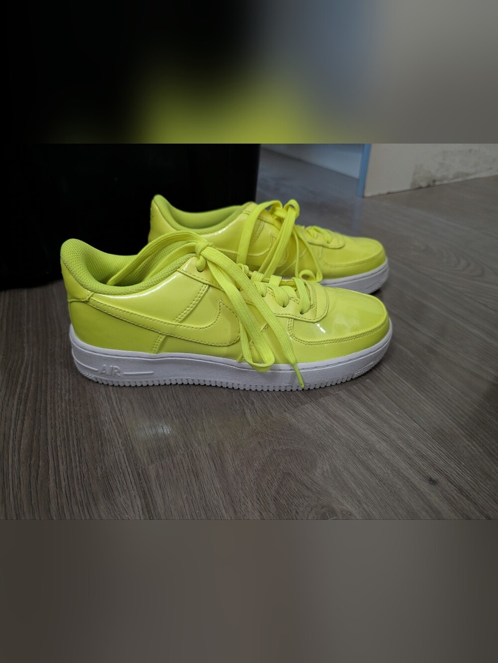 Neon Yellow Patent Nike Air Force One Low Women's 8.5/ Youth 7 Worn Maybe 3x